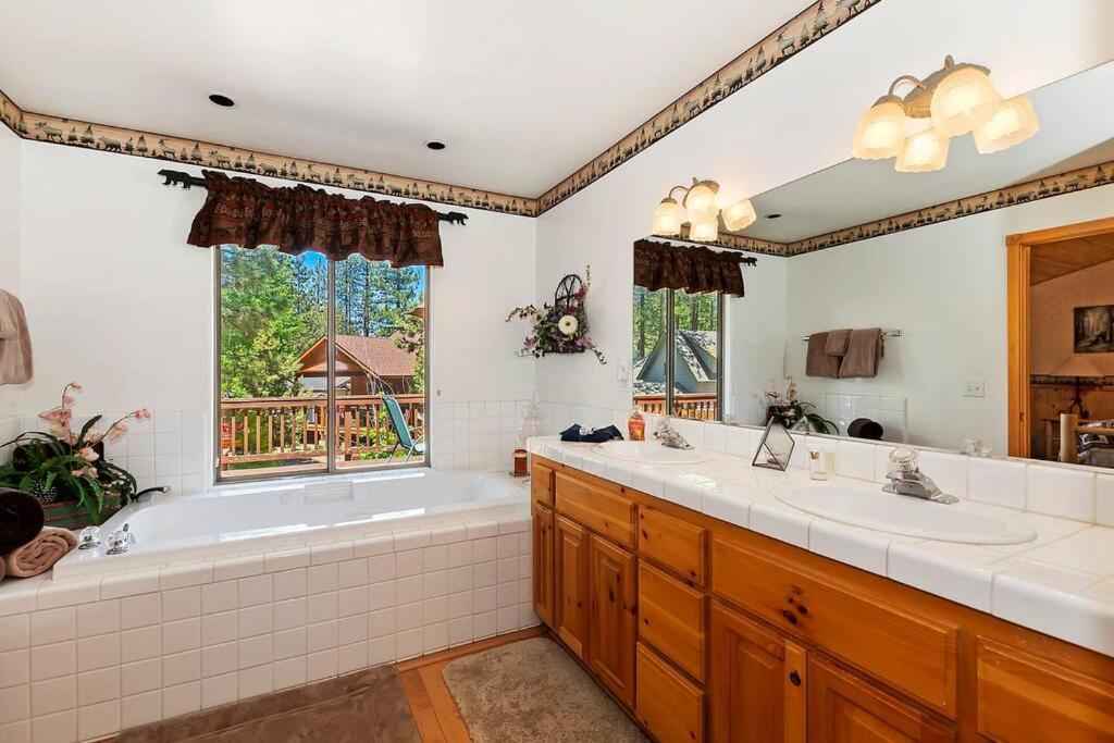 Teakwood - 3-Br Spa, Fire Pit, Quiet, Ac, Centrally Located Villa Big Bear Lake Eksteriør billede